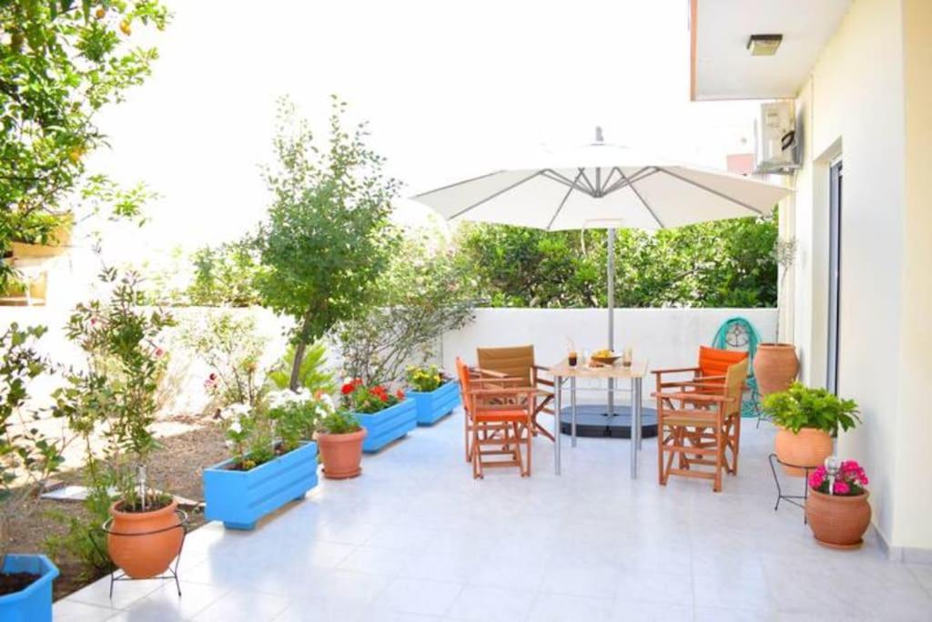 Marble Cool 2-Bedroom Down Town Yard House Kíssamos Esterno foto