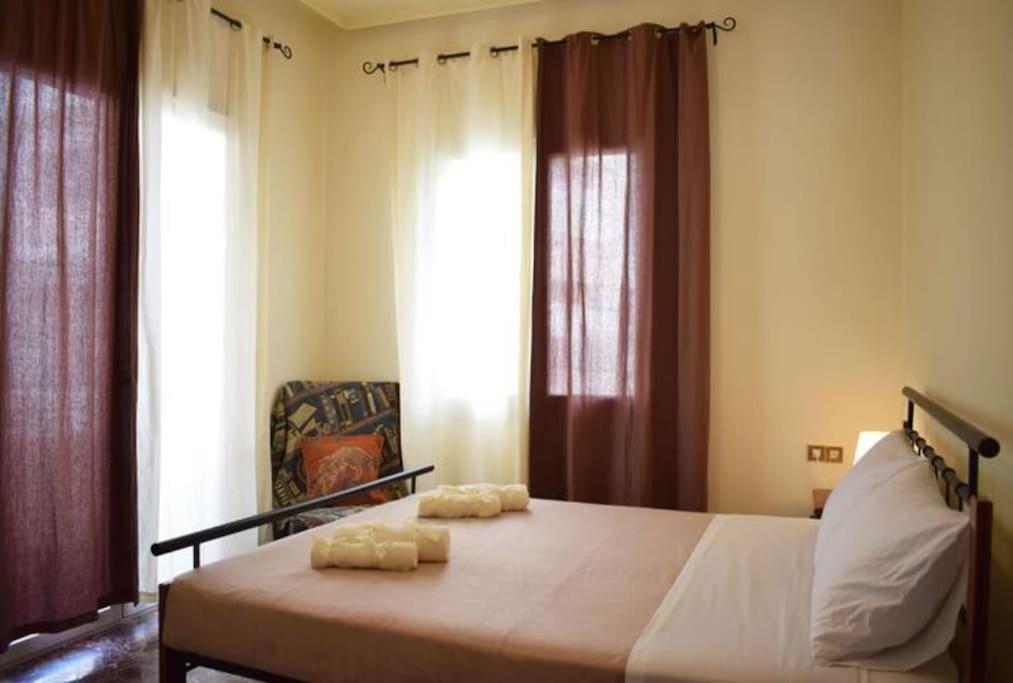 Marble Cool 2-Bedroom Down Town Yard House Kíssamos Esterno foto