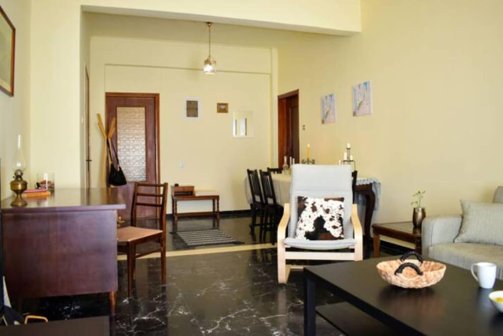Marble Cool 2-Bedroom Down Town Yard House Kíssamos Esterno foto